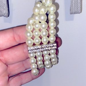 Pearl gem bracelet and necklace.